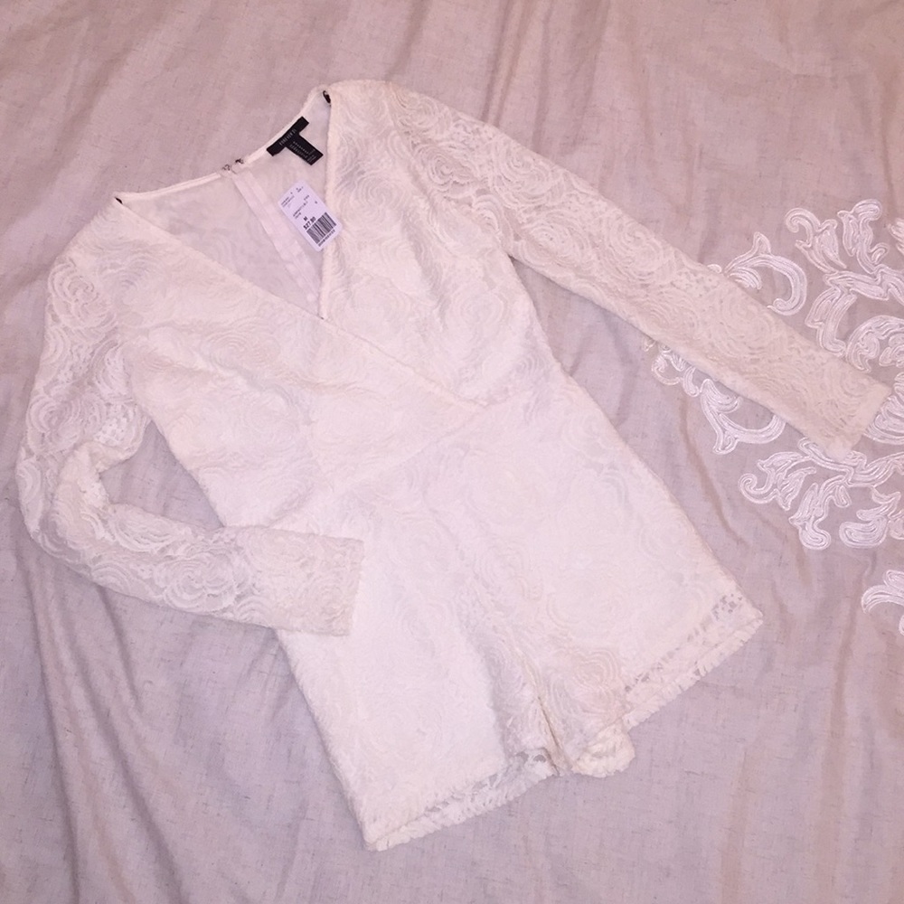 NWT Off White Lace Romper Size Medium